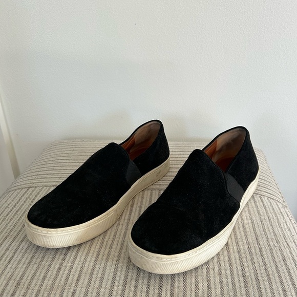 VINCE $225 Black Suede & leather Slip-On sneaker size 8 - Picture 1 of 8